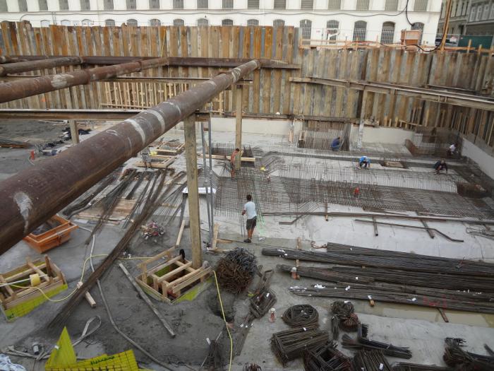 laufende Bewehrungs- und Betonierarbeiten