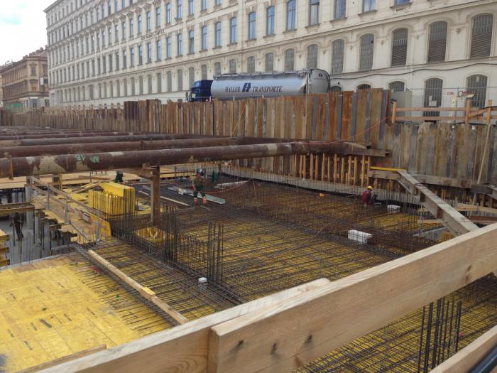 laufende Bewehrungs- und Betonierarbeiten