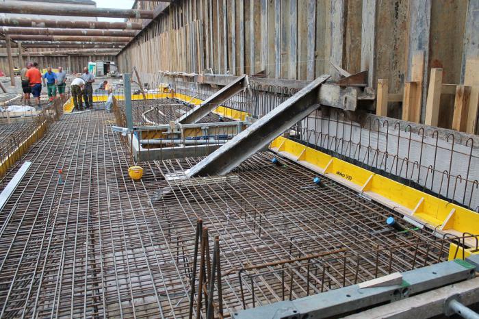 laufende Bewehrungs- und Betonierarbeiten